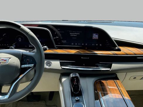 Used 2024 Cadillac Escalade ESV Sport Platinum AWD/4WD image 7
