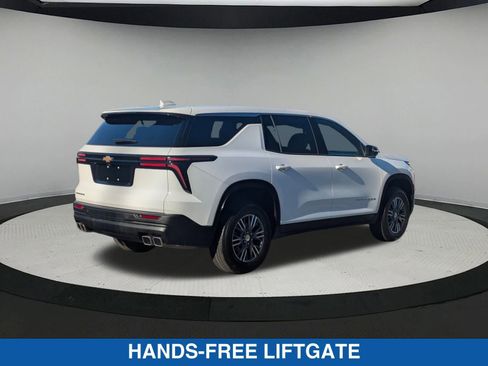Used 2024 Chevrolet Traverse LS image 4