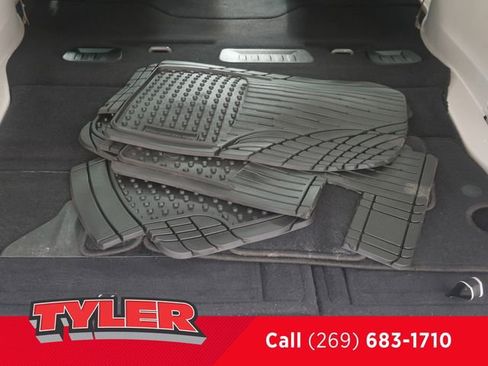 Used 2022 Chrysler Pacifica Touring-L FWD image 18