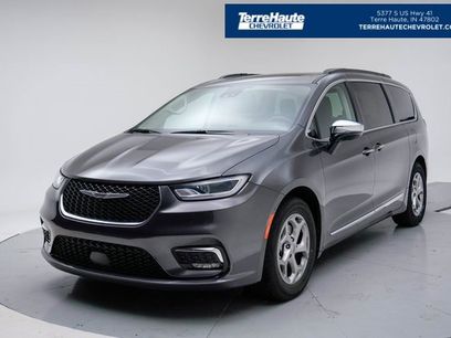 Used 2023 Chrysler Pacifica Limited