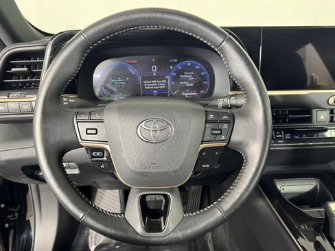 Used 2025 Toyota Crown image 13