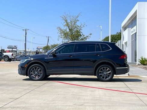 Used 2024 Volkswagen Tiguan SE FWD image 3