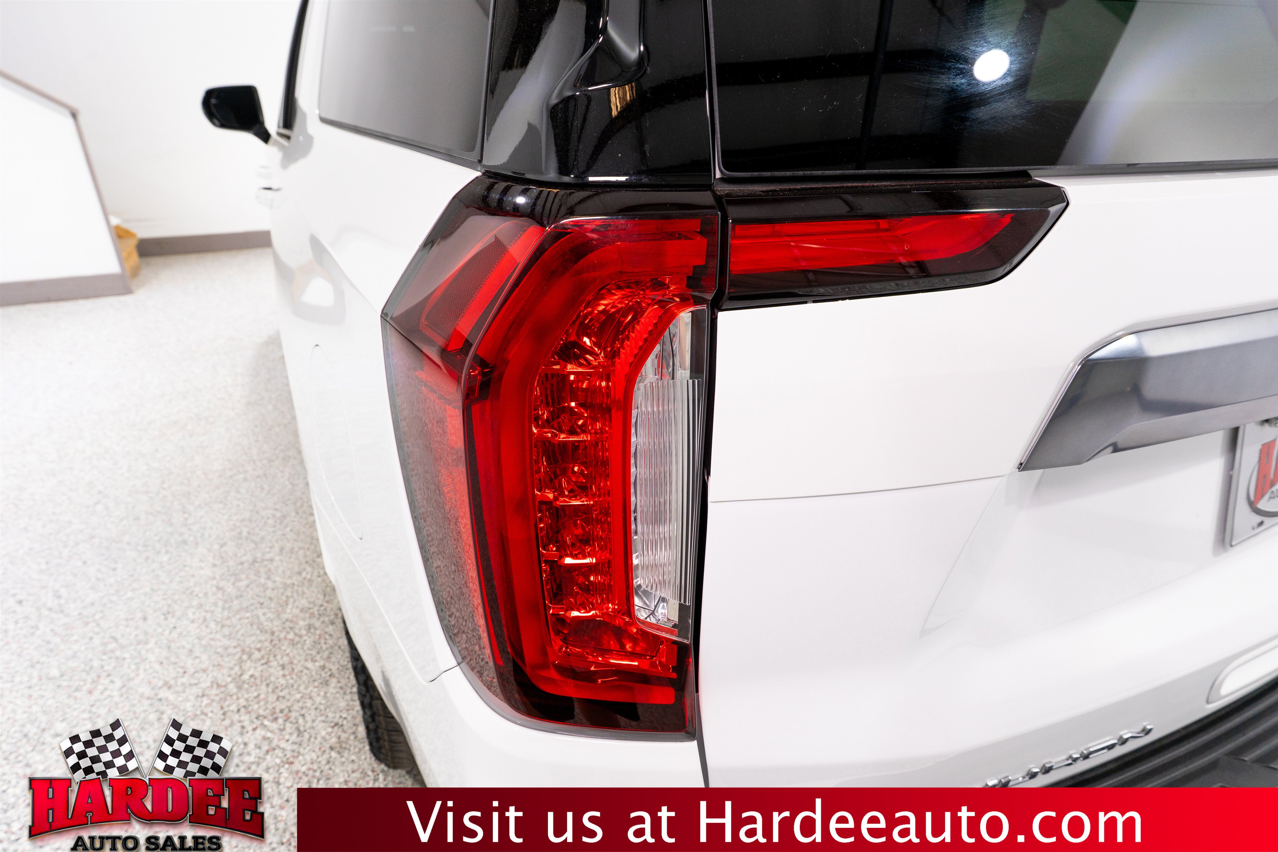Used 2023 GMC Yukon XL AT4 AWD/4WD image 9