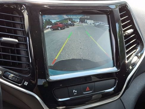 Used 2019 Jeep Cherokee Limited AWD/4WD image 4