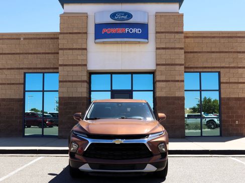 Used 2023 Chevrolet Blazer LT FWD image 3