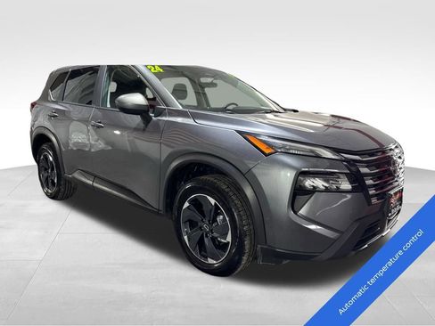 Used 2024 Nissan Rogue SV image 3