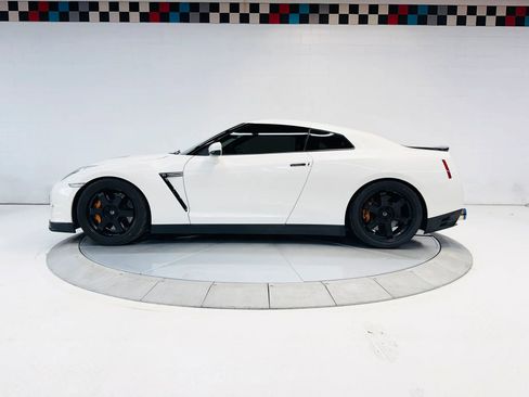 Used 2014 Nissan GT-R Black Edition AWD/4WD image 1