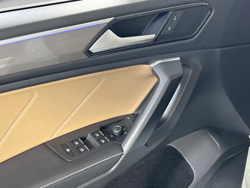 Used 2023 Volkswagen Tiguan SE R-Line image 17