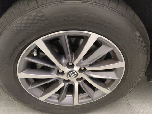 Used 2019 Toyota Highlander XLE image 31