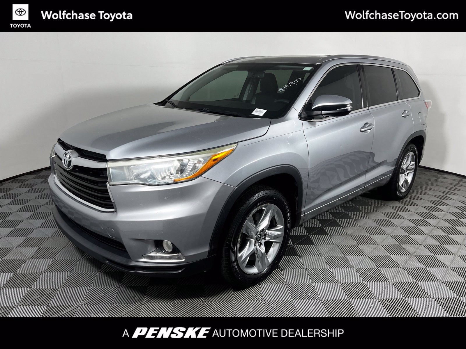 Used 2016 Toyota Highlander Limited w/ Four Season Floor Mat Package FWD image 1
