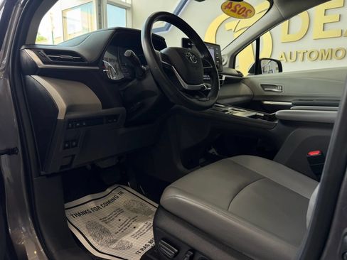 Used 2024 Toyota Sienna XLE w/ XLE Plus Package FWD image 13