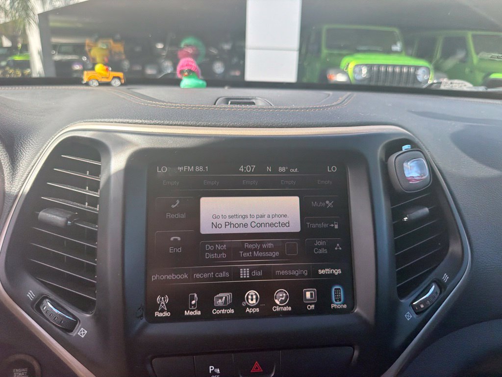 Used 2018 Jeep Cherokee Limited AWD/4WD image 25