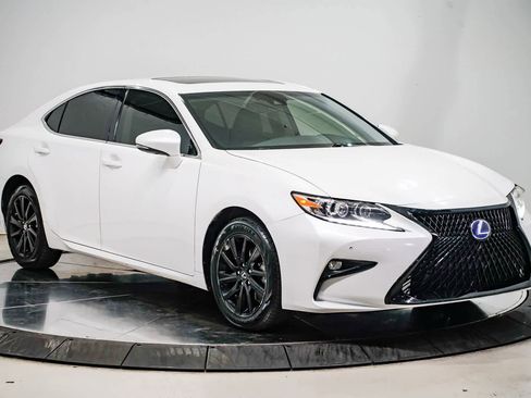 Used 2017 Lexus ES 300h w/ Luxury Package image 5