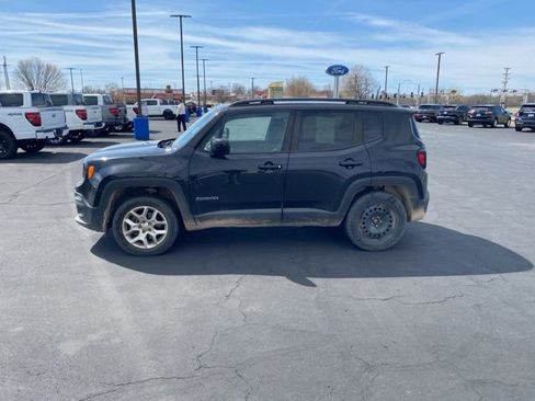 Used 2018 Jeep Renegade Latitude w/ Cold Weather Group image 2