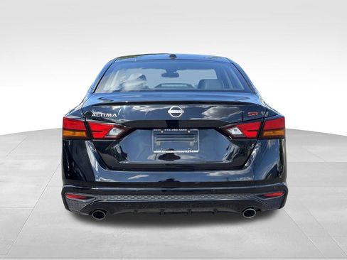 Used 2024 Nissan Altima 2.5 SR FWD image 9