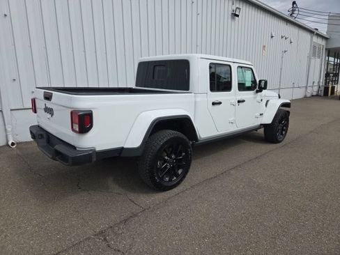 Used 2025 Jeep Gladiator Overland AWD/4WD image 4