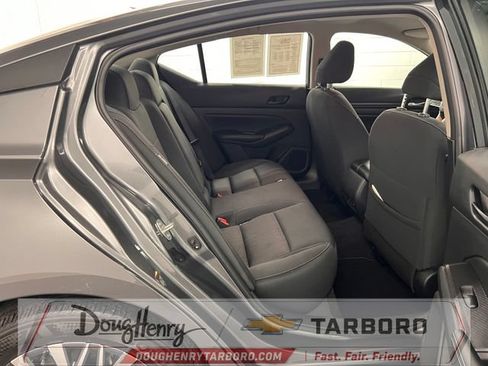 Used 2025 Nissan Altima 2.5 SV FWD image 37