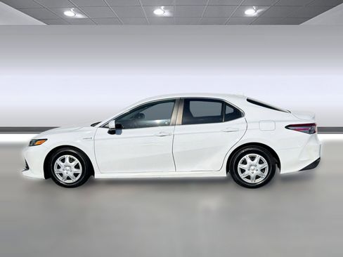 Used 2019 Toyota Camry LE FWD image 2