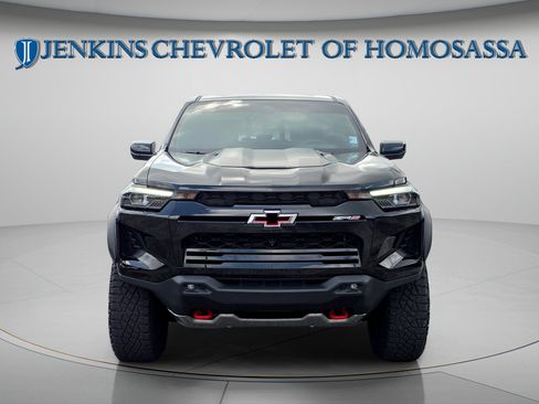 Used 2025 Chevrolet Colorado ZR2 w/ Technology Package AWD/4WD image 12
