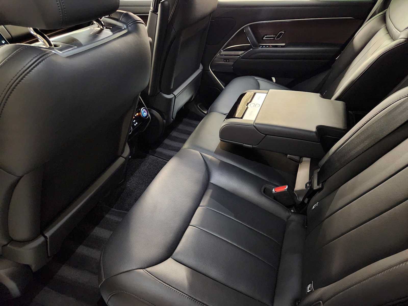 Used 2025 Land Rover Range Rover SE AWD/4WD image 28
