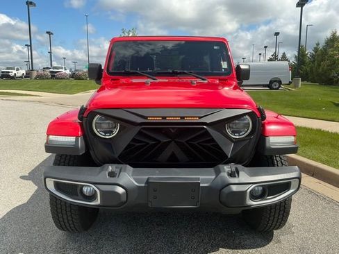 Used 2018 Jeep Wrangler Unlimited Sahara w/ Uconnect 4C Nav & Sound Group AWD/4WD image 9