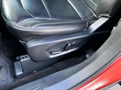 Used 2018 Ford Explorer XLT w/ Equipment Group 202A AWD/4WD image 39