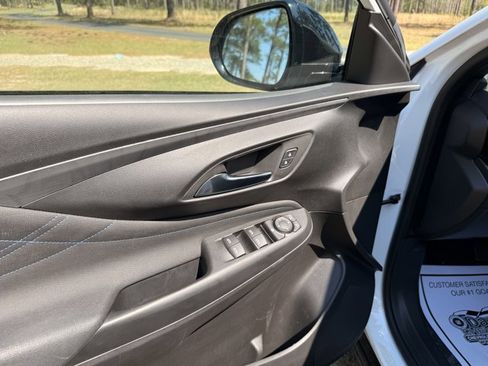 Used 2025 Buick Envista Sport Touring image 13