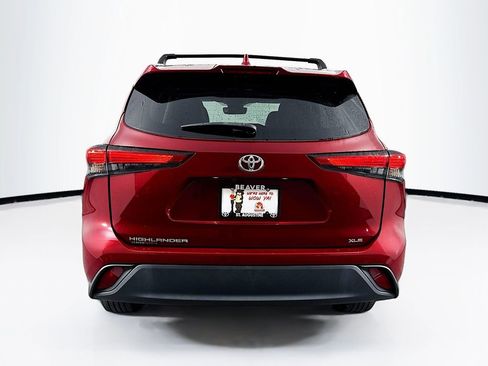 Used 2023 Toyota Highlander XLE image 7