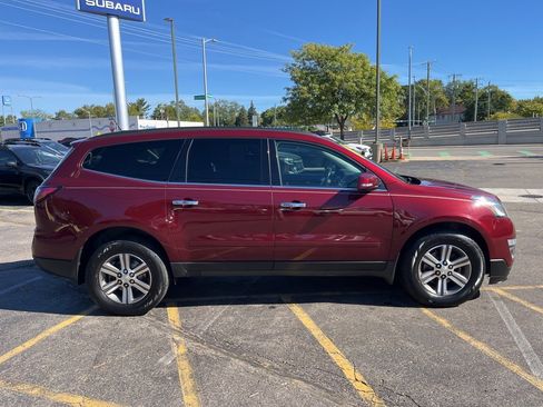 Used 2017 Chevrolet Traverse LT image 4