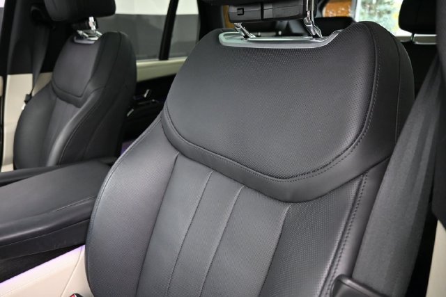 Used 2024 Land Rover Range Rover SE AWD/4WD image 18