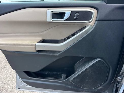 Used 2023 Ford Explorer XLT AWD/4WD image 8