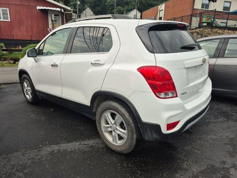 Used 2018 Chevrolet Trax LT w/ LT Convenience Package FWD image 5
