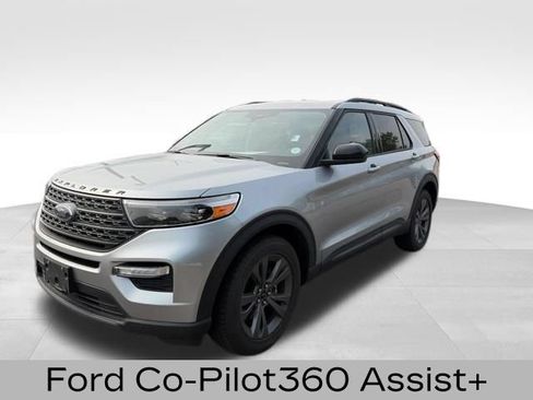 Used 2023 Ford Explorer XLT w/ Equipment Group 202A AWD/4WD image 3