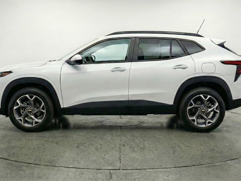 Used 2025 Chevrolet Trax LT FWD image 5
