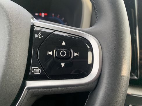 Used 2025 Volvo XC60 B5 Plus image 20