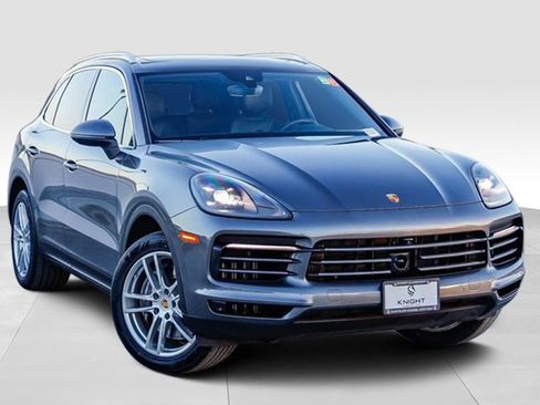 Used 2023 Porsche Cayenne Platinum Edition image 2