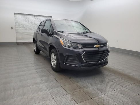Used 2022 Chevrolet Trax LS w/ Tint and Cruise Package image 13
