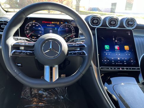 Used 2025 Mercedes-Benz GLC 350e 4MATIC image 30