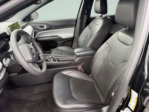 Used 2023 Jeep Compass Latitude AWD/4WD image 11