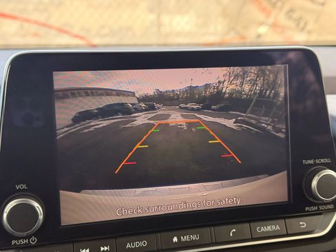 Used 2023 Nissan Rogue S image 82