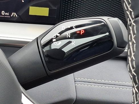 New 2025 Volkswagen Tiguan SE image 17