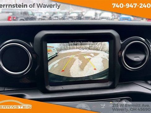 Used 2023 Jeep Wrangler Sahara image 16