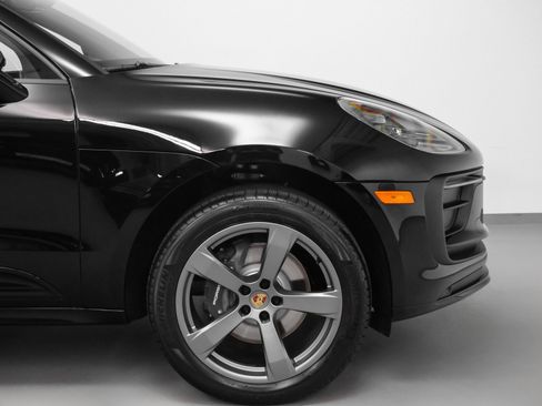 Used 2025 Porsche Macan image 12