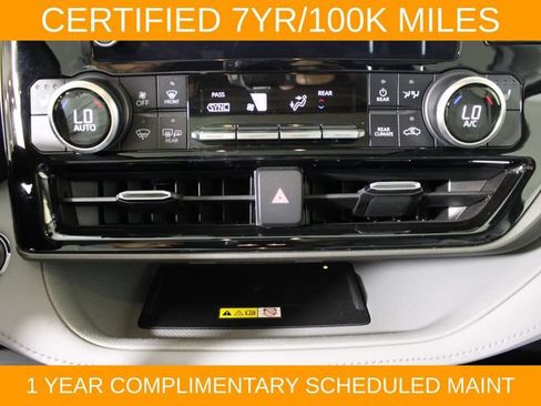Used 2023 Toyota Highlander XLE AWD/4WD image 27