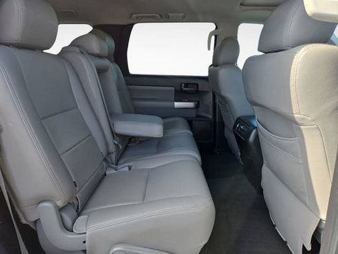 Used 2019 Toyota Sequoia SR5 AWD/4WD image 34