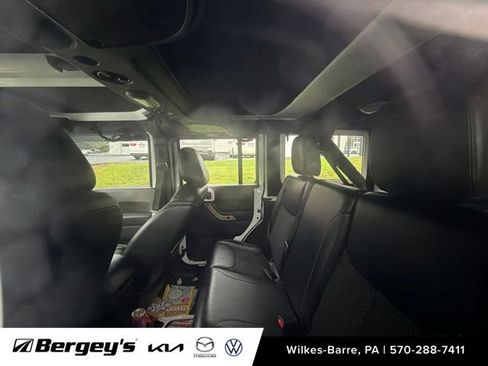 Used 2017 Jeep Wrangler Unlimited Sahara AWD/4WD image 11