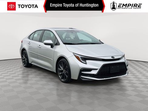 Used 2025 Toyota Corolla SE w/ SE Premium Package FWD image 1