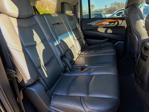 Used 2020 Cadillac Escalade ESV Luxury image 32