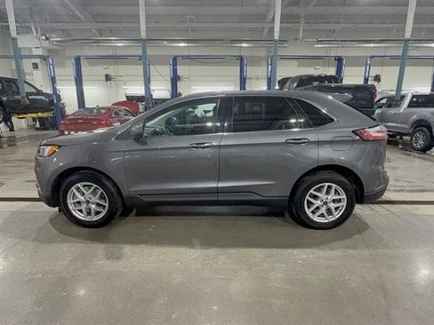 Certified 2022 Ford Edge SEL w/ Convenience Package image 2