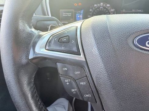 Used 2018 Ford Fusion SE w/ Fusion SE Technology Package FWD image 19